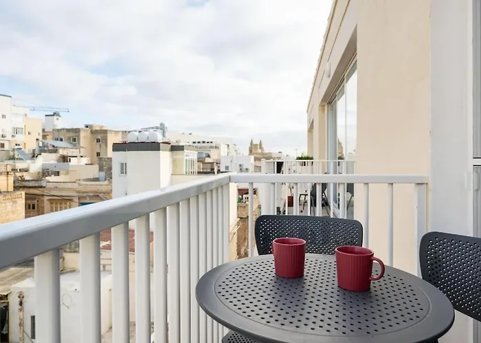 Stay-Sliema Centrally Located Retro One Bedroom
