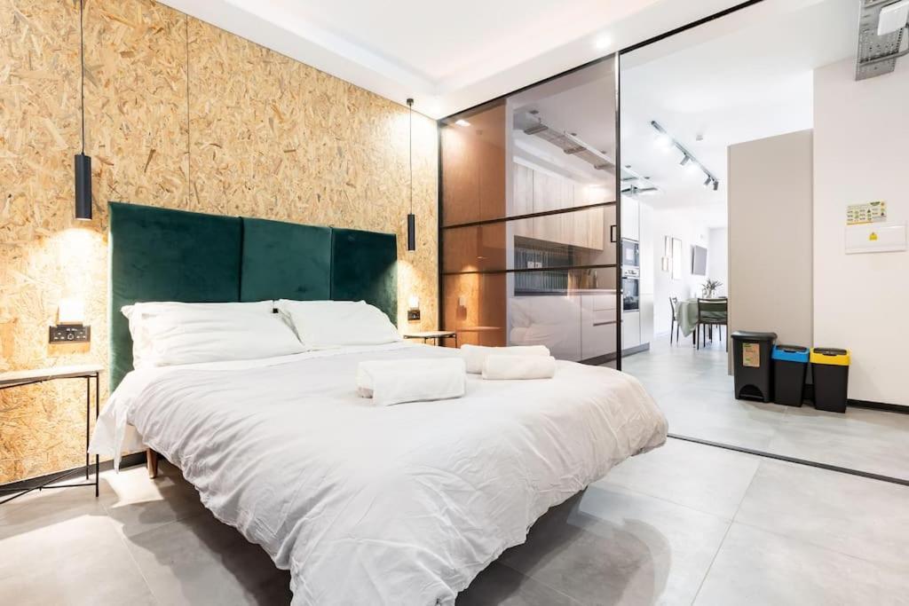 Stay-sliema Centrally Located Retro One Bedroom